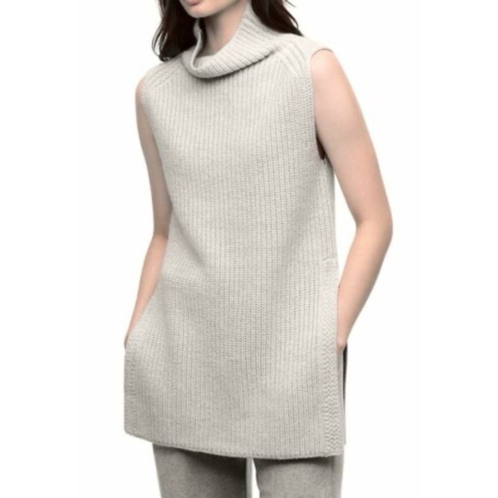 Like new Wilfred Durandal sweater sz M